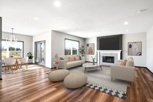 W77N400 Prairie View ROAD, Cedarburg, WI 53012