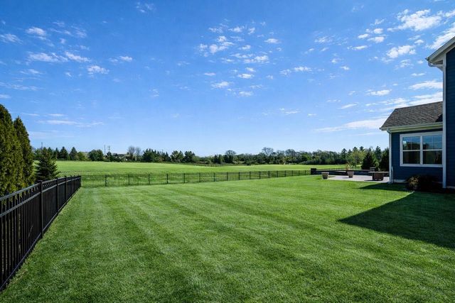 W77N400 Prairie View ROAD, Cedarburg, WI 53012