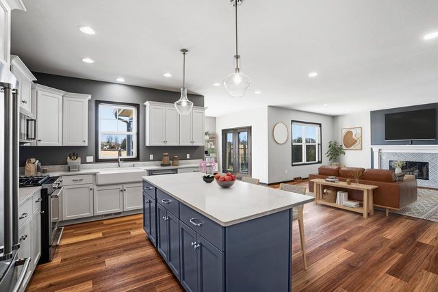 W77N400 Prairie View ROAD, Cedarburg, WI 53012