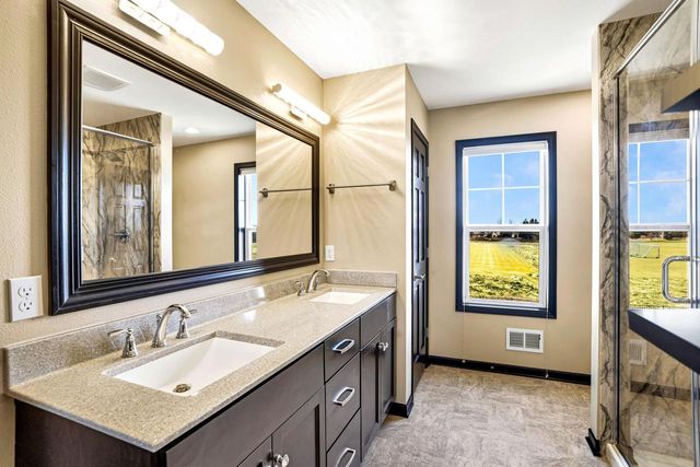 W77N400 Prairie View ROAD, Cedarburg, WI 53012