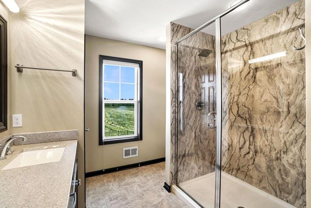 W77N400 Prairie View ROAD, Cedarburg, WI 53012