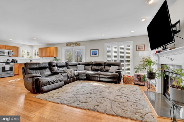 715 WALNUT AVE, North Beach, MD 20714