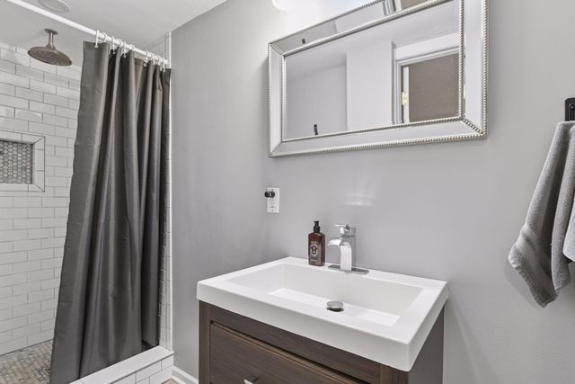 6004 Wooddale Avenue, Edina, MN 55424