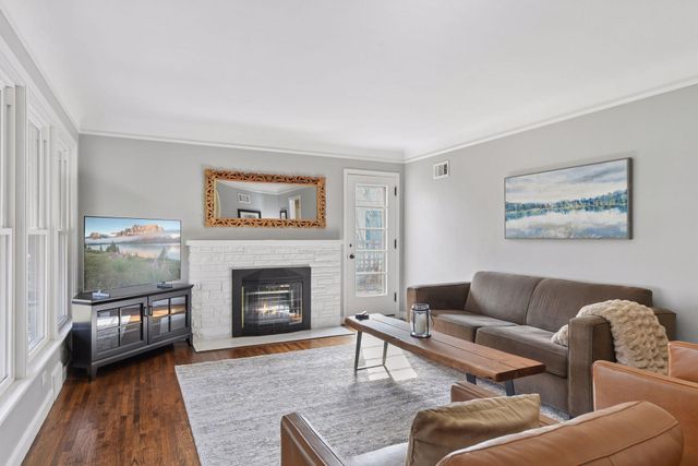 6004 Wooddale Avenue, Edina, MN 55424