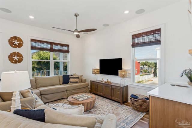 201 Clipper Dr, Pensacola, FL 32507