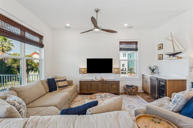 201 Clipper Dr, Pensacola, FL 32507