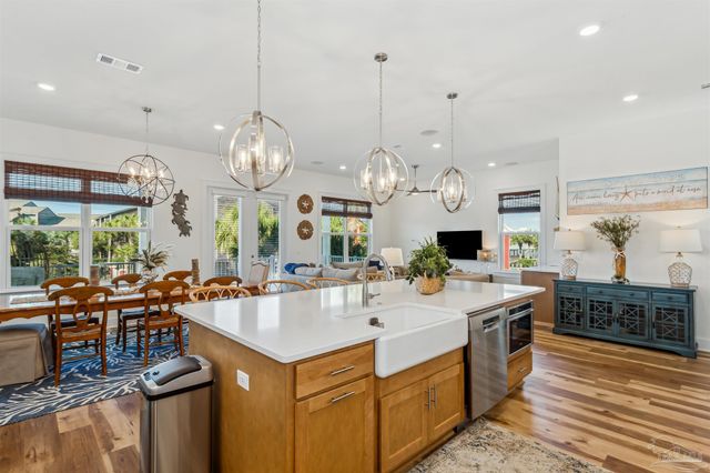 201 Clipper Dr, Pensacola, FL 32507