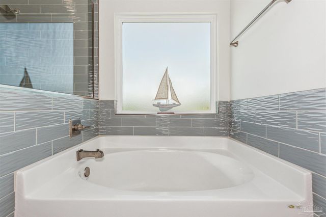 201 Clipper Dr, Pensacola, FL 32507