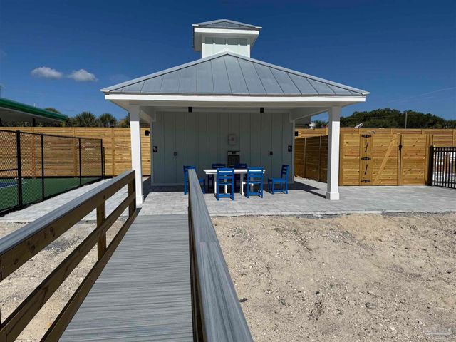 201 Clipper Dr, Pensacola, FL 32507