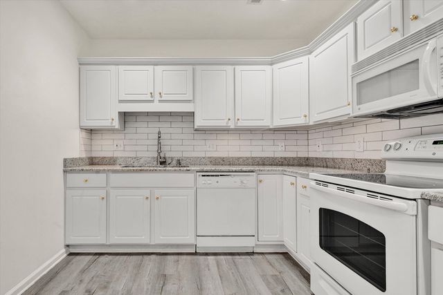 4438 Pheasant Ridge RD APT 202, Roanoke, VA 24014
