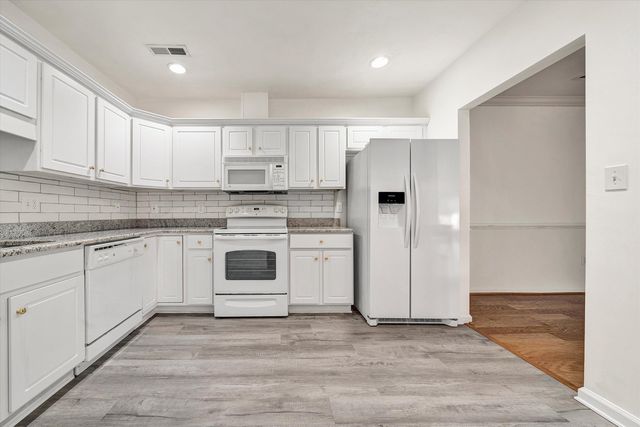 4438 Pheasant Ridge RD APT 202, Roanoke, VA 24014