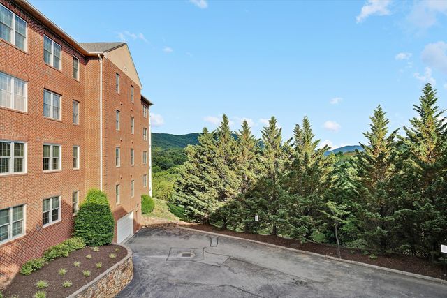 4438 Pheasant Ridge RD APT 202, Roanoke, VA 24014