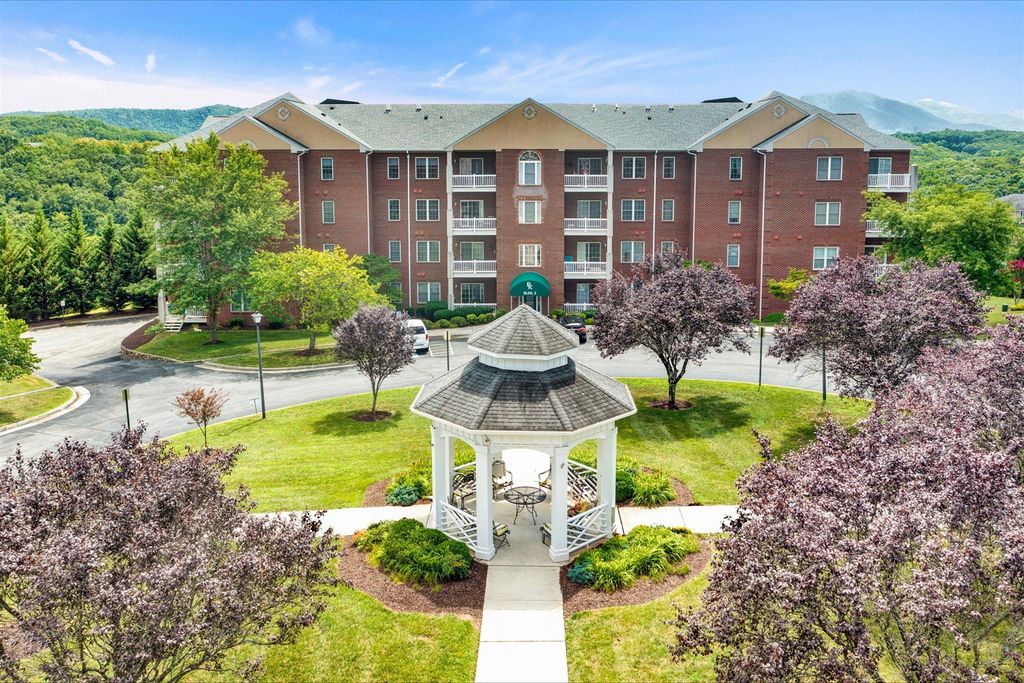 4438 Pheasant Ridge RD APT 202, Roanoke, VA 24014