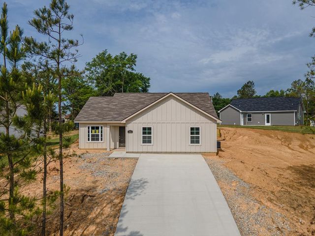 52 Lee Road 2033, Phenix City, AL 36870