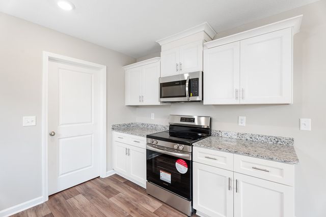 52 Lee Road 2033, Phenix City, AL 36870