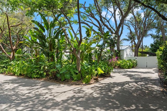 7531 SW 52nd Ct, Miami, FL 33143
