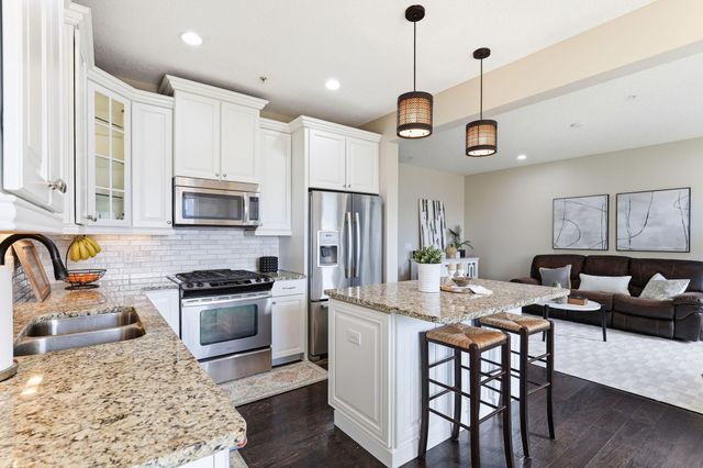 3201 Countryside Court E, Woodbury, MN 55129