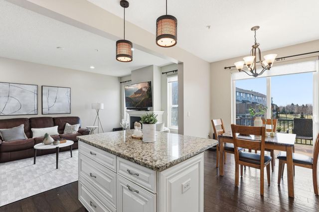 3201 Countryside Court E, Woodbury, MN 55129