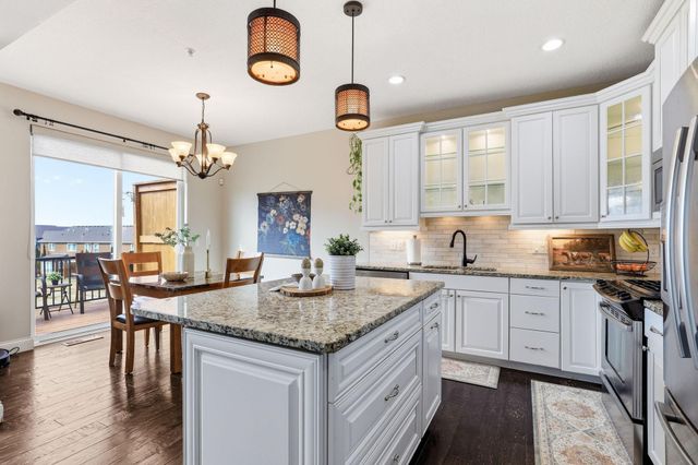 3201 Countryside Court E, Woodbury, MN 55129