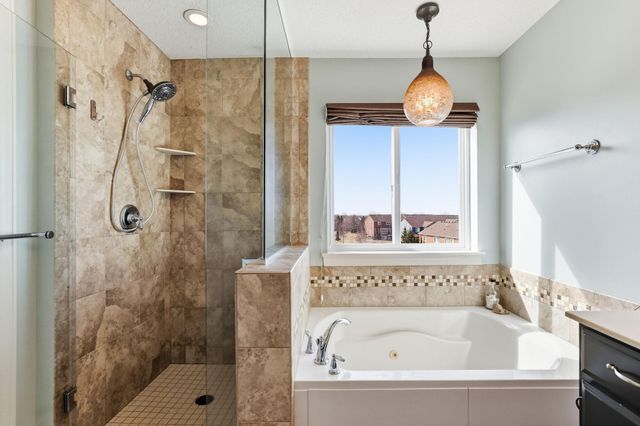 3201 Countryside Court E, Woodbury, MN 55129