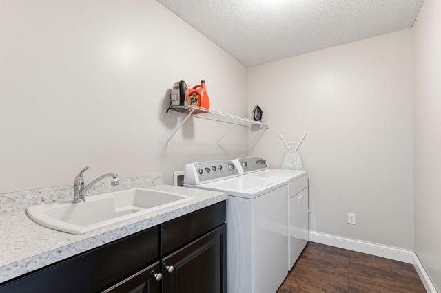 3201 Countryside Court E, Woodbury, MN 55129