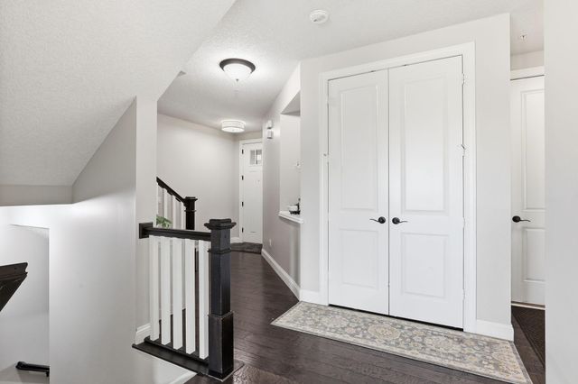 3201 Countryside Court E, Woodbury, MN 55129