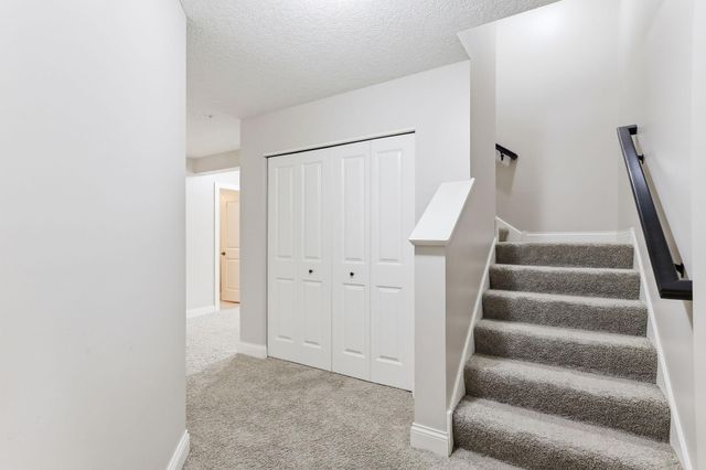 3201 Countryside Court E, Woodbury, MN 55129