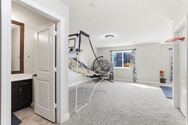 3201 Countryside Court E, Woodbury, MN 55129