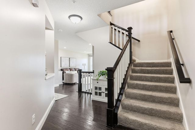 3201 Countryside Court E, Woodbury, MN 55129