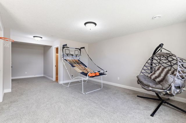 3201 Countryside Court E, Woodbury, MN 55129