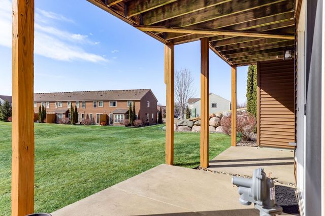 3201 Countryside Court E, Woodbury, MN 55129