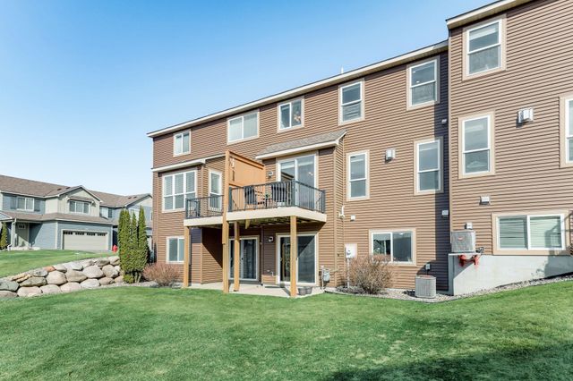 3201 Countryside Court E, Woodbury, MN 55129