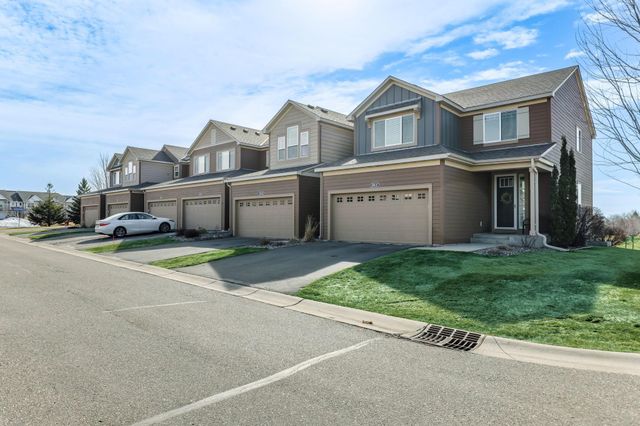 3201 Countryside Court E, Woodbury, MN 55129