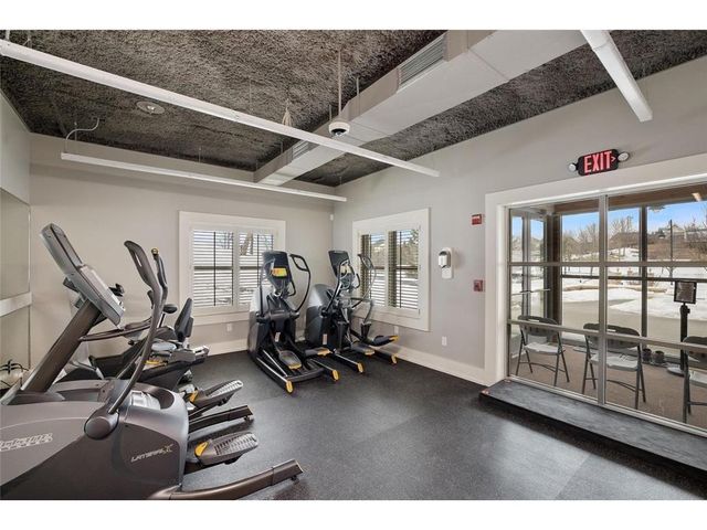 3201 Countryside Court E, Woodbury, MN 55129