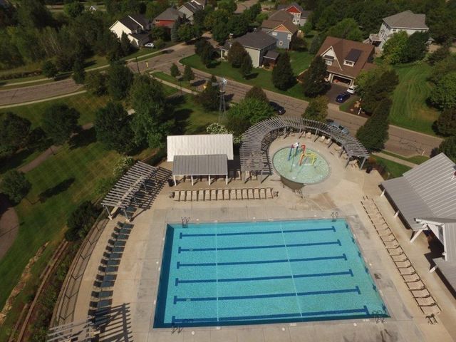 3201 Countryside Court E, Woodbury, MN 55129