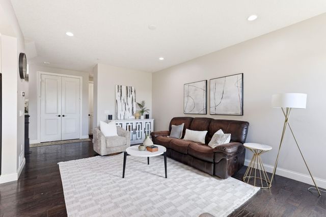 3201 Countryside Court E, Woodbury, MN 55129