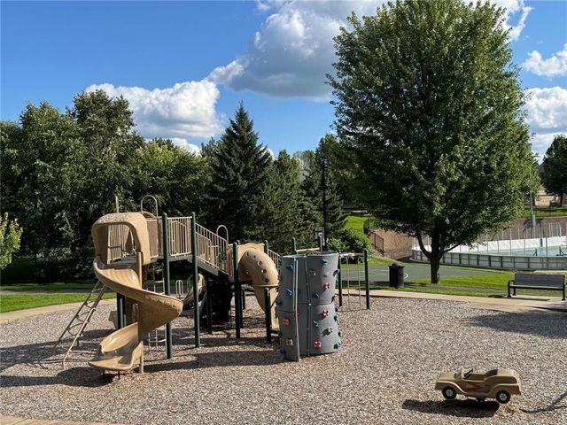 3201 Countryside Court E, Woodbury, MN 55129