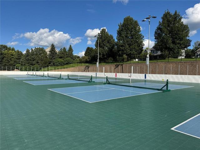 3201 Countryside Court E, Woodbury, MN 55129