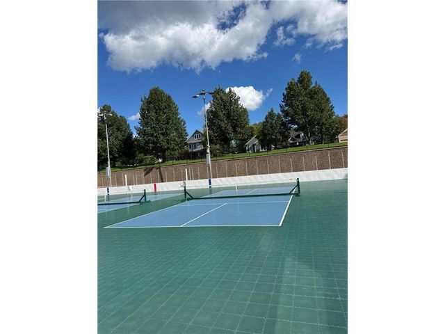 3201 Countryside Court E, Woodbury, MN 55129