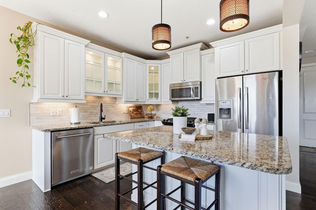 3201 Countryside Court E, Woodbury, MN 55129