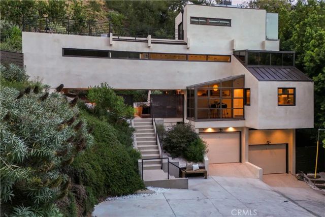 10443 Corfu Lane, Los Angeles, CA 90077