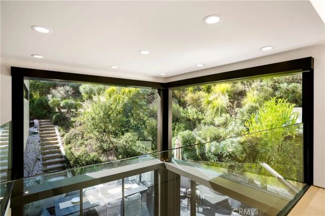 10443 Corfu Lane, Los Angeles, CA 90077