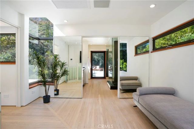 10443 Corfu Lane, Los Angeles, CA 90077