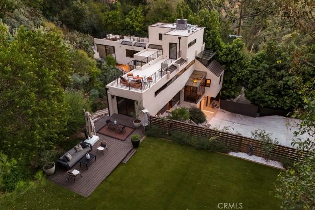 10443 Corfu Lane, Los Angeles, CA 90077