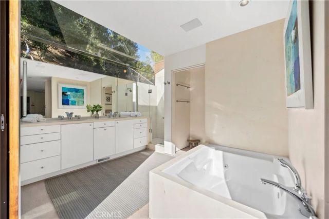 10443 Corfu Lane, Los Angeles, CA 90077