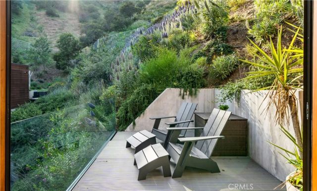10443 Corfu Lane, Los Angeles, CA 90077