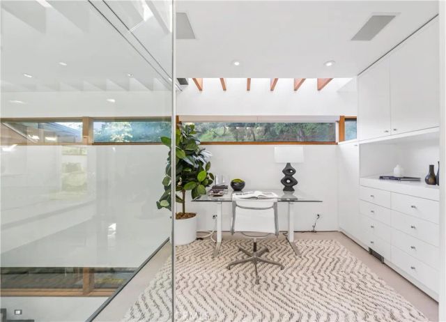 10443 Corfu Lane, Los Angeles, CA 90077
