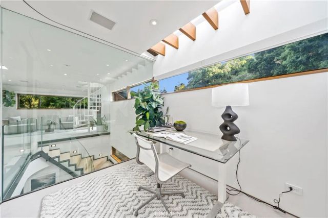 10443 Corfu Lane, Los Angeles, CA 90077
