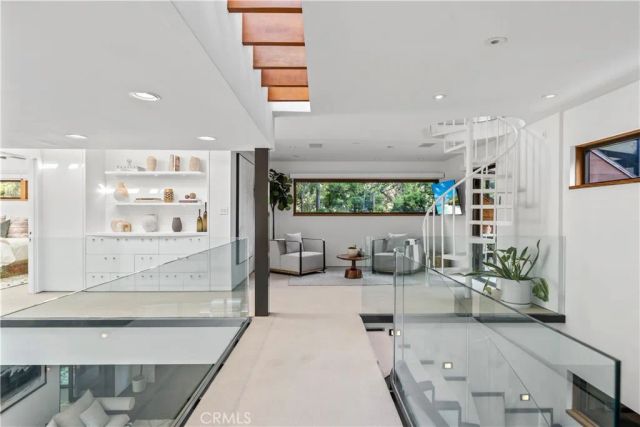 10443 Corfu Lane, Los Angeles, CA 90077