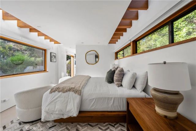 10443 Corfu Lane, Los Angeles, CA 90077